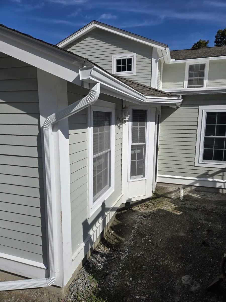 Seamless aluminum gutters